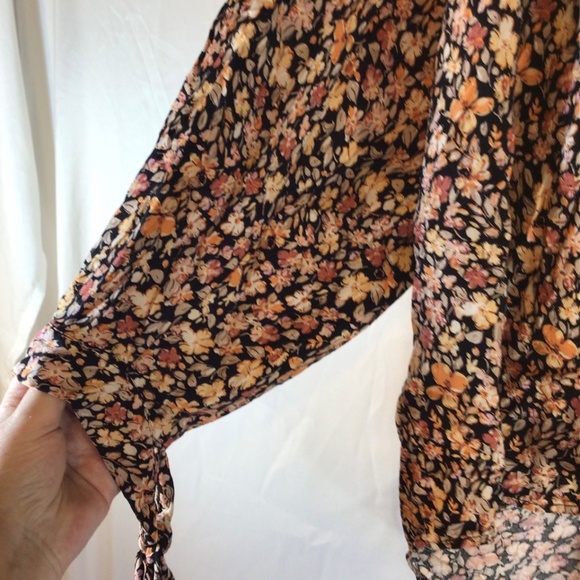 Cynthia Rowley XL Floral Boho Blouse 100% Rayon Peasant Top  Tie Sleeve Work - Picture 6 of 8